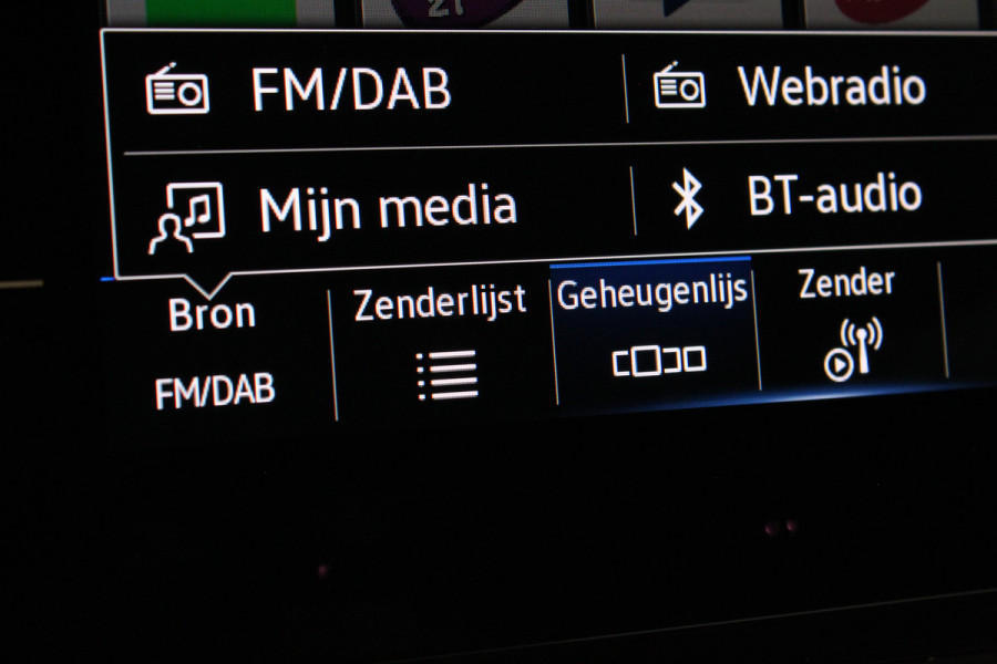 Volkswagen T-Roc 1.5 TSI Life Business Edition Automaat/Camera/Winterpakket