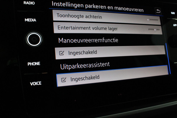 Volkswagen T-Roc 1.5 TSI Life Business Edition Automaat/Camera/Winterpakket