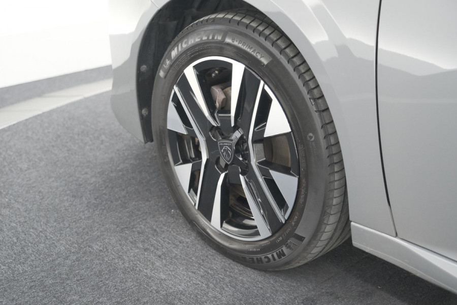 Peugeot 208 PureTech 100 Allure | Gris Selenium | Apple Carplay | Parkeersensoren | Climate Control