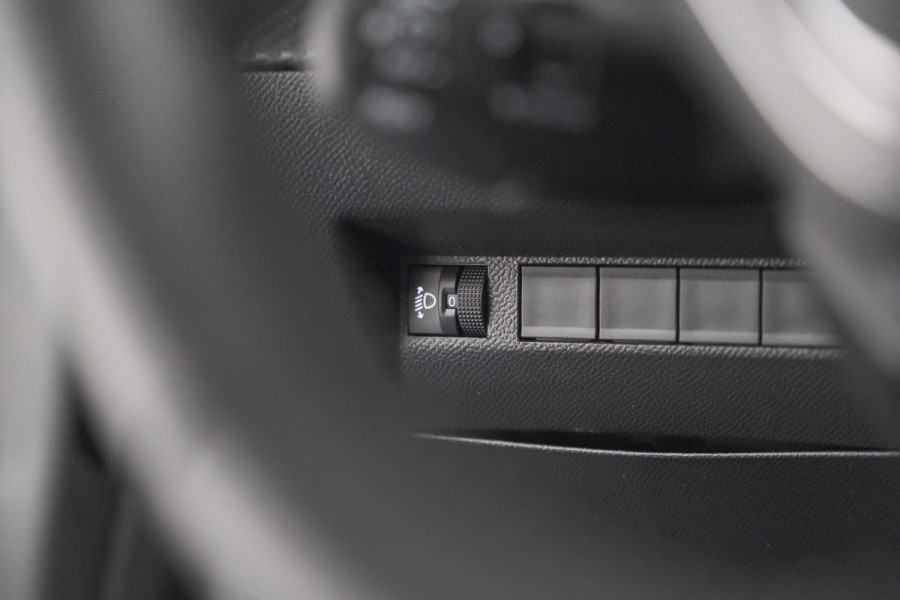 Peugeot 208 PureTech 100 Allure | Gris Selenium | Apple Carplay | Parkeersensoren | Climate Control