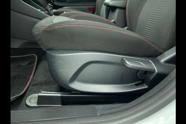 Ford Fiesta 1.0 EcoBoost Hybrid ST-Line Navigatie Apple Carplay/Android Auto Parkeersensoren achter Cruise Control Climate Control Lichtmetalen velgen