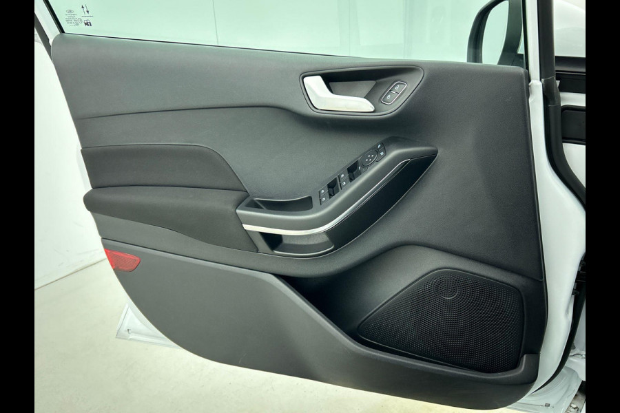 Ford Fiesta 1.0 EcoBoost Hybrid ST-Line Navigatie Apple Carplay/Android Auto Parkeersensoren achter Cruise Control Climate Control Lichtmetalen velgen