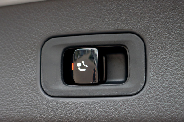 Mercedes-Benz GLC 400e 4MATIC AMG Line Aut9 | 'Manufaktur' | Airmatic | Achterasbesturing | Distronic+ | Trekhaak | Verwarmd Stuurwiel | HUD | Burmester | Digital Light |