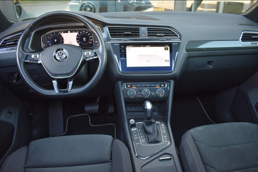 Volkswagen Tiguan 1.5 TSI ACT Highline R-Line | TREKHAAK | PANORAMADAK | DYNAUDIO | VIRTUAL | NAP