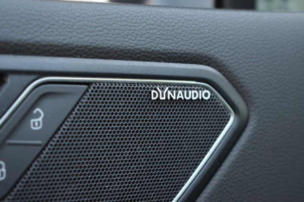 Volkswagen Tiguan 1.5 TSI ACT Highline R-Line | TREKHAAK | PANORAMADAK | DYNAUDIO | VIRTUAL | NAP