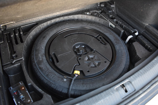 Volkswagen Tiguan 1.5 TSI ACT Highline R-Line | TREKHAAK | PANORAMADAK | DYNAUDIO | VIRTUAL | NAP