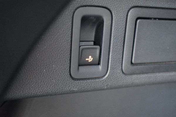 Volkswagen Tiguan 1.5 TSI ACT Highline R-Line | TREKHAAK | PANORAMADAK | DYNAUDIO | VIRTUAL | NAP