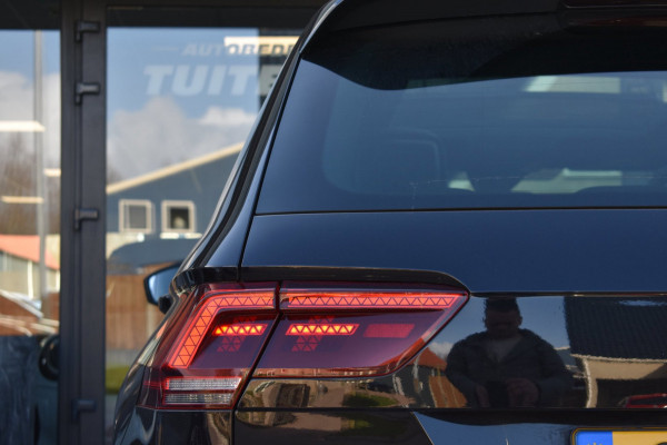 Volkswagen Tiguan 1.5 TSI ACT Highline R-Line | TREKHAAK | PANORAMADAK | DYNAUDIO | VIRTUAL | NAP