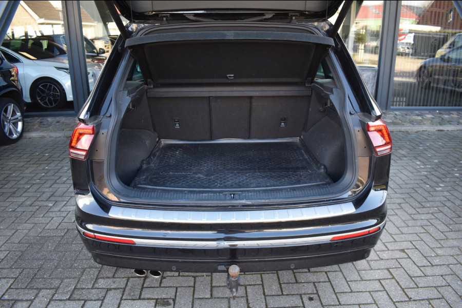 Volkswagen Tiguan 1.5 TSI ACT Highline R-Line | TREKHAAK | PANORAMADAK | DYNAUDIO | VIRTUAL | NAP