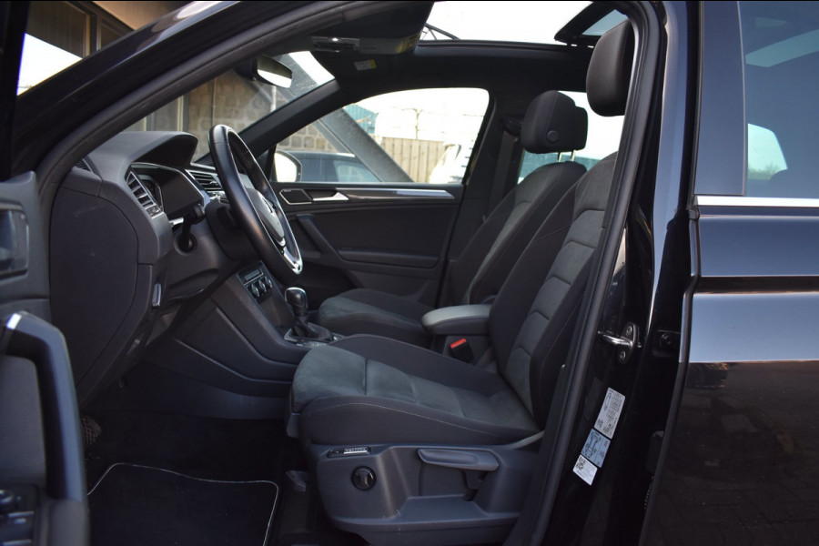 Volkswagen Tiguan 1.5 TSI ACT Highline R-Line | TREKHAAK | PANORAMADAK | DYNAUDIO | VIRTUAL | NAP