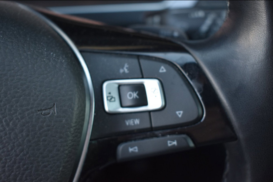 Volkswagen Tiguan 1.5 TSI ACT Highline R-Line | TREKHAAK | PANORAMADAK | DYNAUDIO | VIRTUAL | NAP