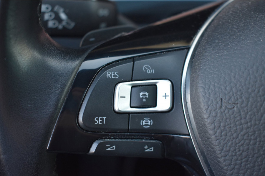 Volkswagen Tiguan 1.5 TSI ACT Highline R-Line | TREKHAAK | PANORAMADAK | DYNAUDIO | VIRTUAL | NAP