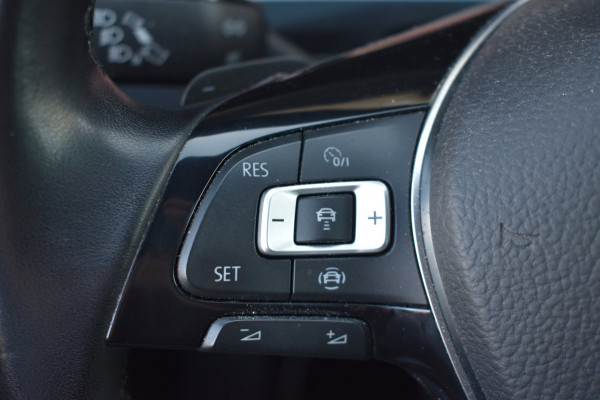 Volkswagen Tiguan 1.5 TSI ACT Highline R-Line | TREKHAAK | PANORAMADAK | DYNAUDIO | VIRTUAL | NAP