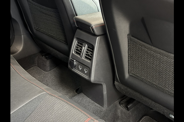 Renault Captur 1.3 TCe 140 R.S. Line | Groot Navi | Bose | 360 | Stoel,Stuur & voorruit verwarming | ACC | Dodehoek | 100% Dealer onderhouden!