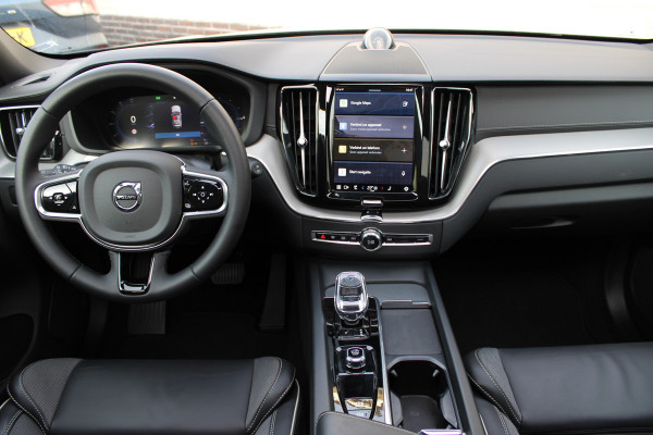Volvo XC60 2.0 T8 Plug-in hybrid AWD Ultra Black Edition | Luchtvering | B&W | Head-Up | Trekhaak