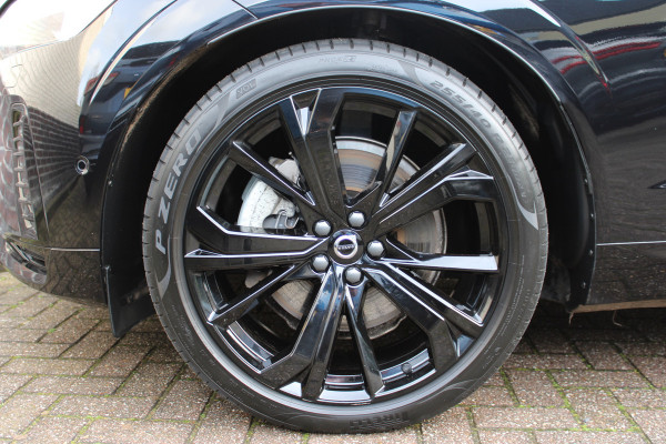 Volvo XC60 2.0 T8 Plug-in hybrid AWD Ultra Black Edition | Luchtvering | B&W | Head-Up | Trekhaak