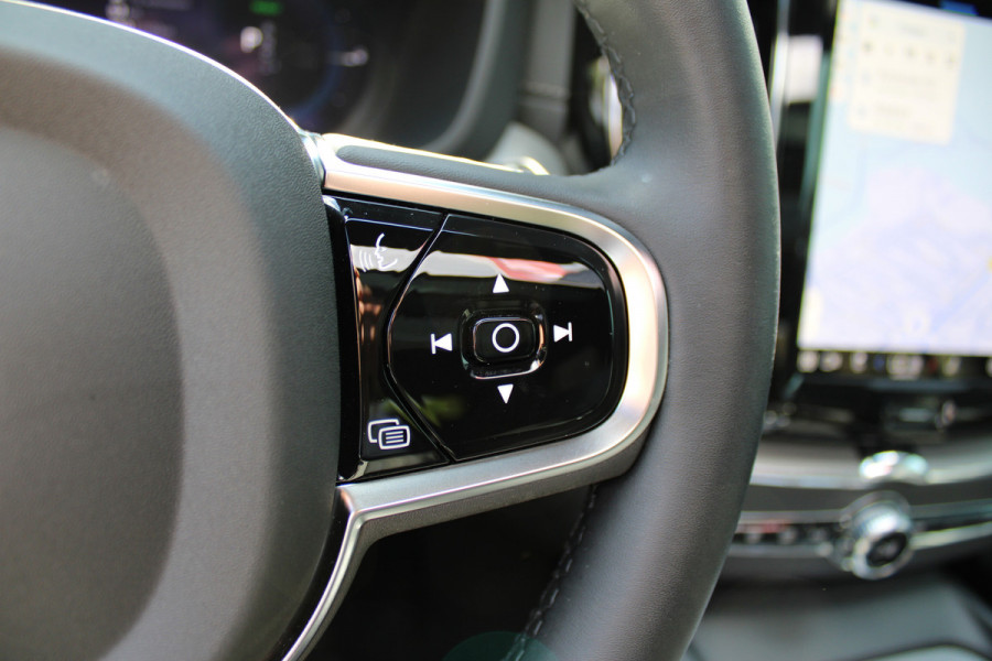 Volvo XC60 2.0 T8 Plug-in hybrid AWD Ultra Black Edition | Luchtvering | B&W | Head-Up | Trekhaak