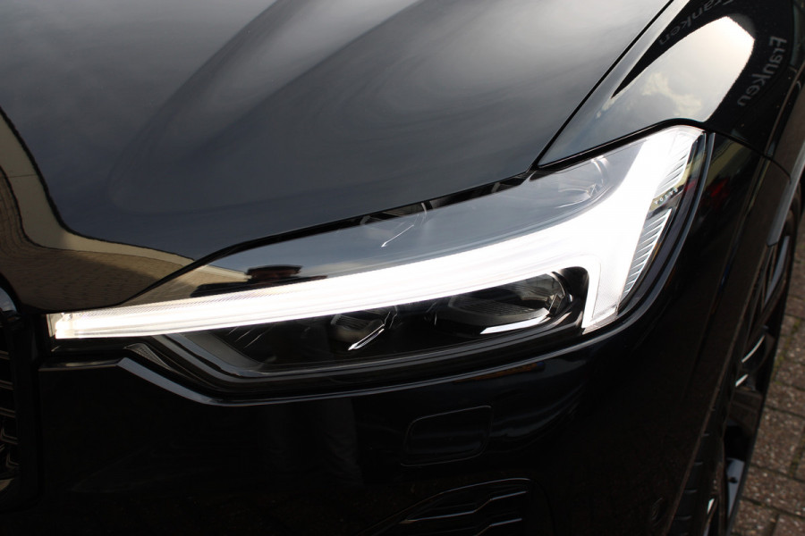 Volvo XC60 2.0 T8 Plug-in hybrid AWD Ultra Black Edition | Luchtvering | B&W | Head-Up | Trekhaak