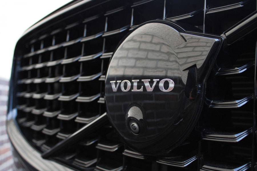 Volvo XC60 2.0 T8 Plug-in hybrid AWD Ultra Black Edition | Luchtvering | B&W | Head-Up | Trekhaak