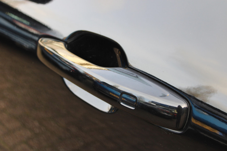 Volvo XC60 2.0 T8 Plug-in hybrid AWD Ultra Black Edition | Luchtvering | B&W | Head-Up | Trekhaak