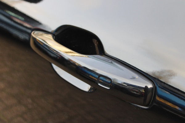 Volvo XC60 2.0 T8 Plug-in hybrid AWD Ultra Black Edition | Luchtvering | B&W | Head-Up | Trekhaak