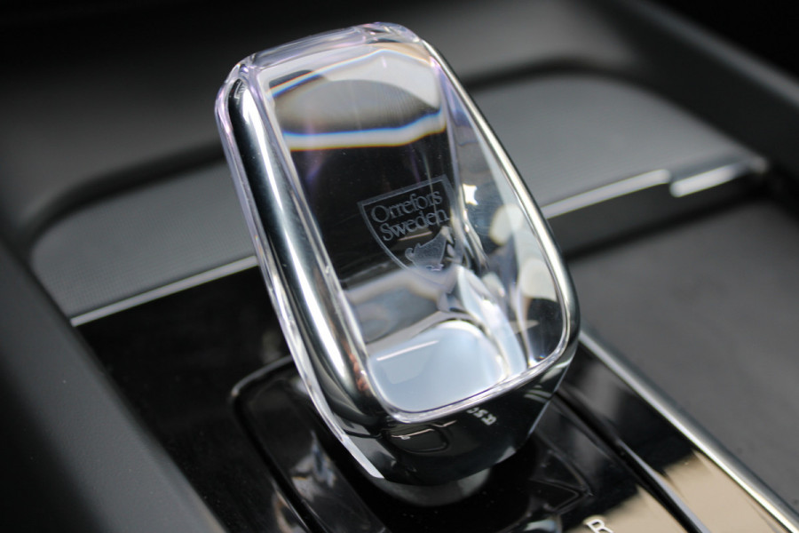 Volvo XC60 2.0 T8 Plug-in hybrid AWD Ultra Black Edition | Luchtvering | B&W | Head-Up | Trekhaak