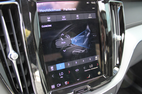 Volvo XC60 2.0 T8 Plug-in hybrid AWD Ultra Black Edition | Luchtvering | B&W | Head-Up | Trekhaak