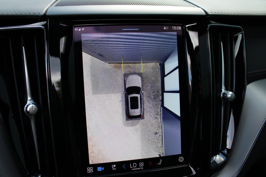 Volvo XC60 2.0 T8 Plug-in hybrid AWD Ultra Black Edition | Luchtvering | B&W | Head-Up | Trekhaak