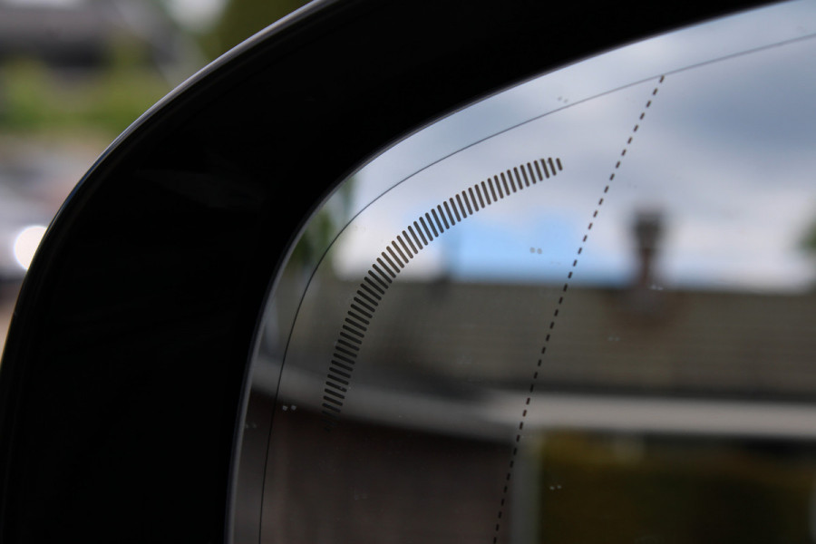 Volvo XC60 2.0 T8 Plug-in hybrid AWD Ultra Black Edition | Luchtvering | B&W | Head-Up | Trekhaak