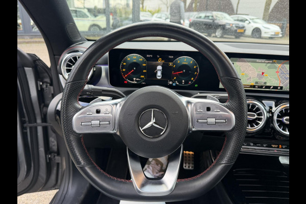 Mercedes-Benz CLA-Klasse 180 Business Solution AMG VAN € 30.900,- VOOR € 28.440,- UW LENTEVOORDEEL € 2.460,-! | PANO | AMG-LINE | STOELVERWARMING | SFEERVERLICHTING| CAMERA| KEYLESS|