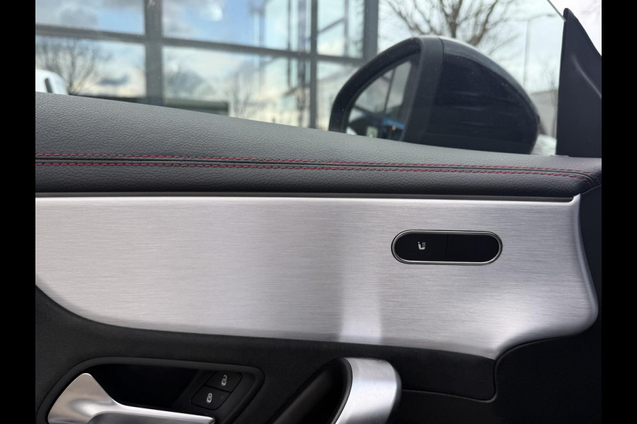 Mercedes-Benz CLA-Klasse 180 Business Solution AMG VAN € 30.900,- VOOR € 28.440,- UW LENTEVOORDEEL € 2.460,-! | PANO | AMG-LINE | STOELVERWARMING | SFEERVERLICHTING| CAMERA| KEYLESS|