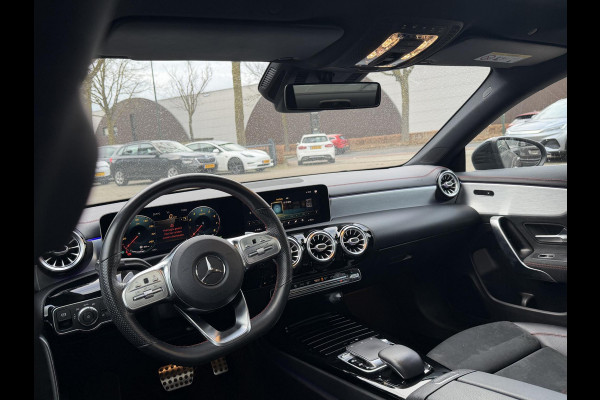 Mercedes-Benz CLA-Klasse 180 Business Solution AMG VAN € 30.900,- VOOR € 28.440,- UW LENTEVOORDEEL € 2.460,-! | PANO | AMG-LINE | STOELVERWARMING | SFEERVERLICHTING| CAMERA| KEYLESS|