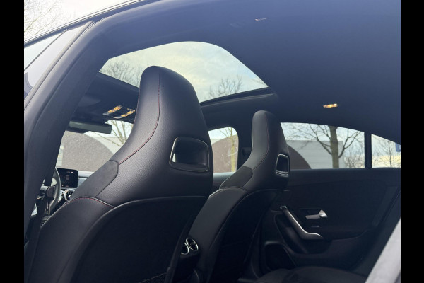 Mercedes-Benz CLA-Klasse 180 Business Solution AMG VAN € 30.900,- VOOR € 28.440,- UW LENTEVOORDEEL € 2.460,-! | PANO | AMG-LINE | STOELVERWARMING | SFEERVERLICHTING| CAMERA| KEYLESS|