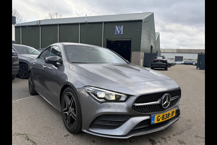 Mercedes-Benz CLA-Klasse 180 Business Solution AMG VAN € 30.900,- VOOR € 28.440,- UW LENTEVOORDEEL € 2.460,-! | PANO | AMG-LINE | STOELVERWARMING | SFEERVERLICHTING| CAMERA| KEYLESS|