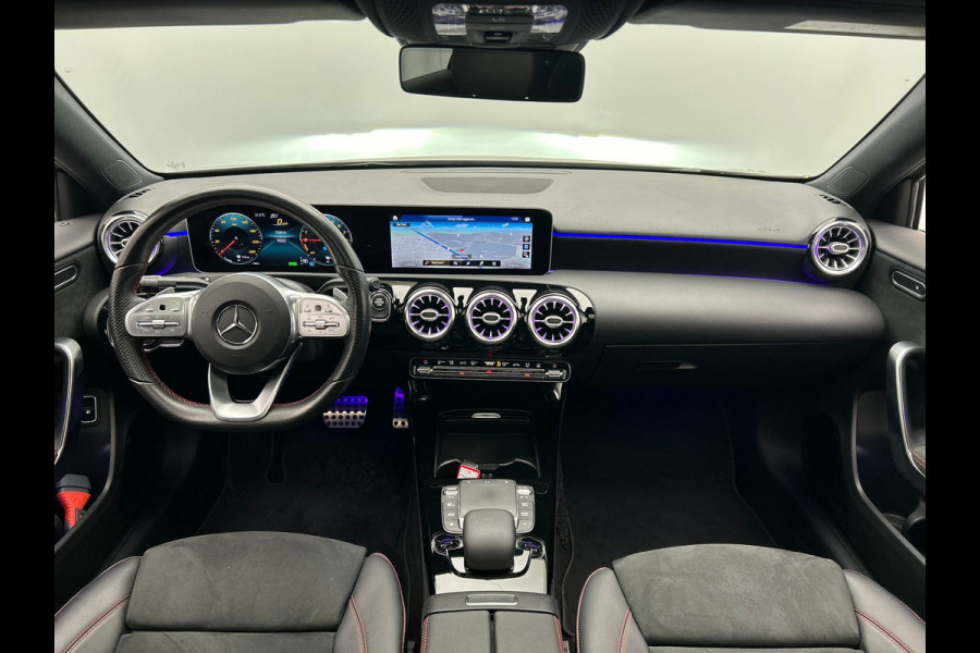 Mercedes-Benz A-Klasse 250 e AMG | Widescreen | Carplay Adaptive-cruise Panoramadak Stoelverwarming Camera Sfeerverlichting