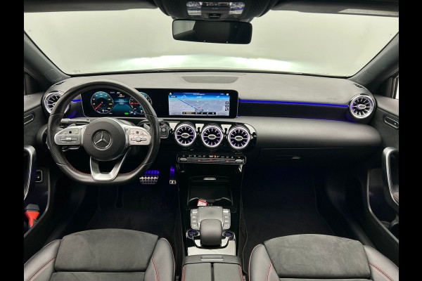 Mercedes-Benz A-Klasse 250 e AMG | Widescreen | Carplay Adaptive-cruise Panoramadak Stoelverwarming Camera Sfeerverlichting