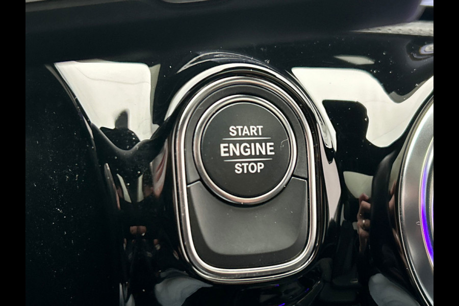 Mercedes-Benz A-Klasse 250 e AMG | Widescreen | Carplay Adaptive-cruise Panoramadak Stoelverwarming Camera Sfeerverlichting