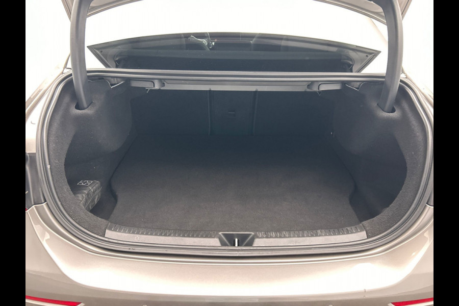 Mercedes-Benz A-Klasse 250 e AMG | Widescreen | Carplay Adaptive-cruise Panoramadak Stoelverwarming Camera Sfeerverlichting