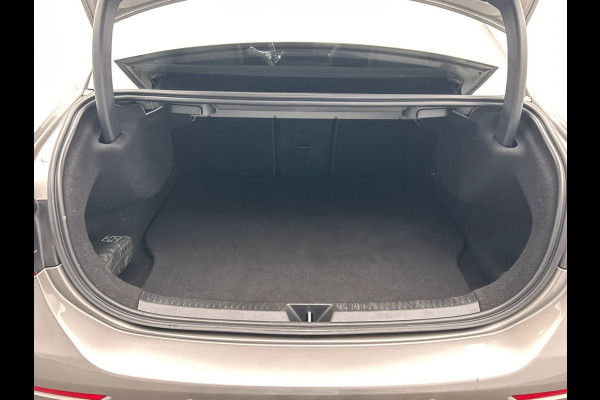 Mercedes-Benz A-Klasse 250 e AMG | Widescreen | Carplay Adaptive-cruise Panoramadak Stoelverwarming Camera Sfeerverlichting