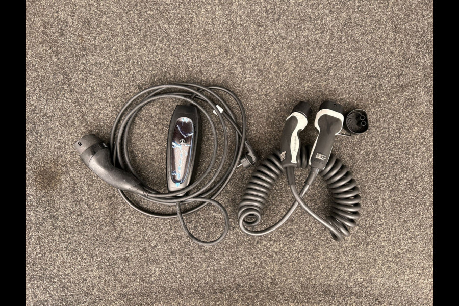 Mercedes-Benz A-Klasse 250 e AMG | Widescreen | Carplay Adaptive-cruise Panoramadak Stoelverwarming Camera Sfeerverlichting