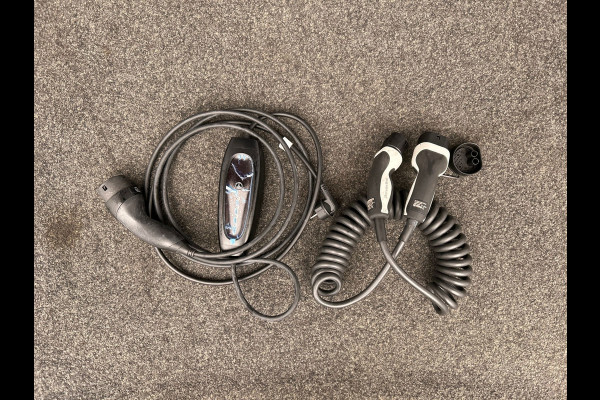 Mercedes-Benz A-Klasse 250 e AMG | Widescreen | Carplay Adaptive-cruise Panoramadak Stoelverwarming Camera Sfeerverlichting