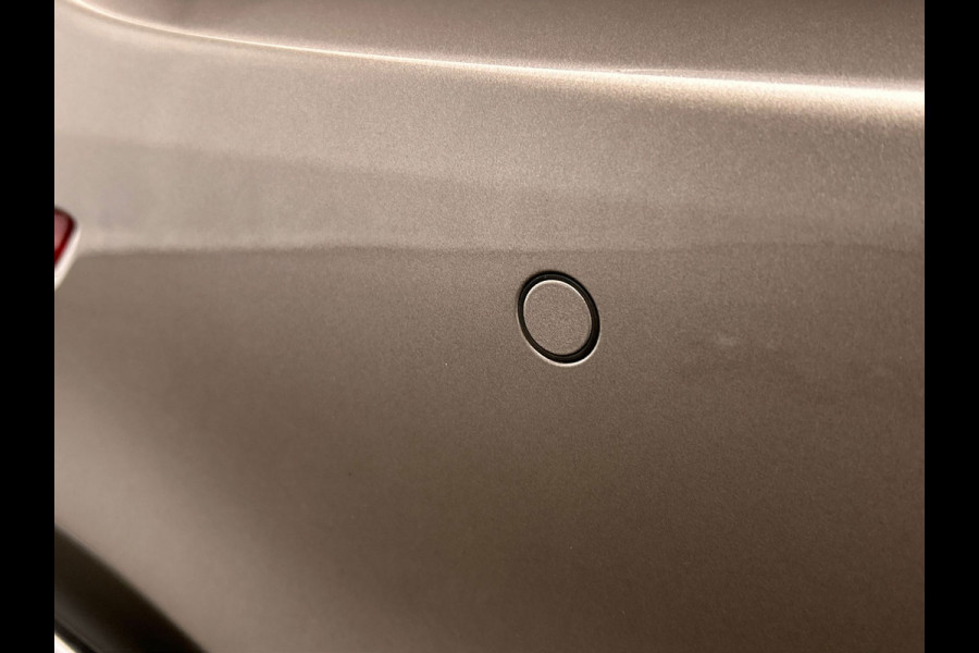 Mercedes-Benz A-Klasse 250 e AMG | Widescreen | Carplay Adaptive-cruise Panoramadak Stoelverwarming Camera Sfeerverlichting