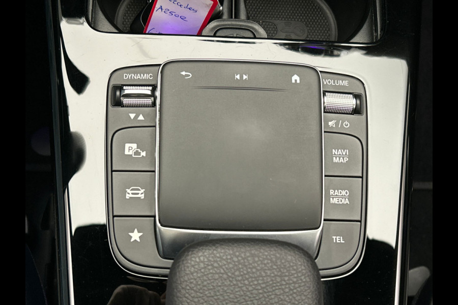 Mercedes-Benz A-Klasse 250 e AMG | Widescreen | Carplay Adaptive-cruise Panoramadak Stoelverwarming Camera Sfeerverlichting