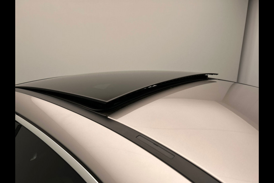 Mercedes-Benz A-Klasse 250 e AMG | Widescreen | Carplay Adaptive-cruise Panoramadak Stoelverwarming Camera Sfeerverlichting