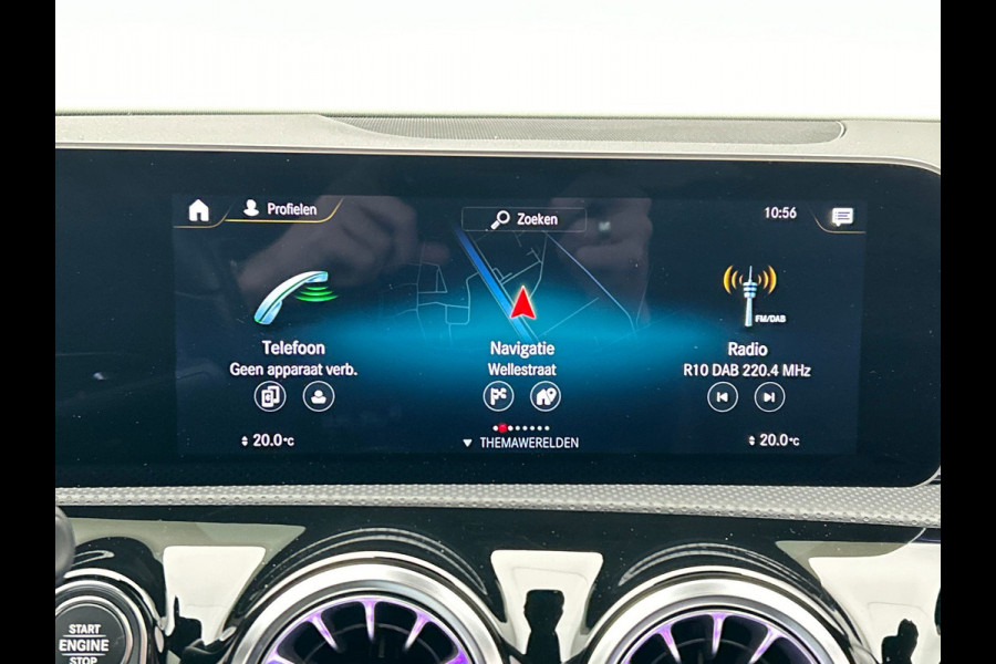 Mercedes-Benz A-Klasse 250 e AMG | Widescreen | Carplay Adaptive-cruise Panoramadak Stoelverwarming Camera Sfeerverlichting