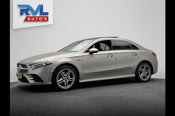 Mercedes-Benz A-Klasse 250 e AMG | Widescreen | Carplay Adaptive-cruise Panoramadak Stoelverwarming Camera Sfeerverlichting