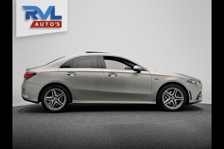 Mercedes-Benz A-Klasse 250 e AMG | Widescreen | Carplay Adaptive-cruise Panoramadak Stoelverwarming Camera Sfeerverlichting