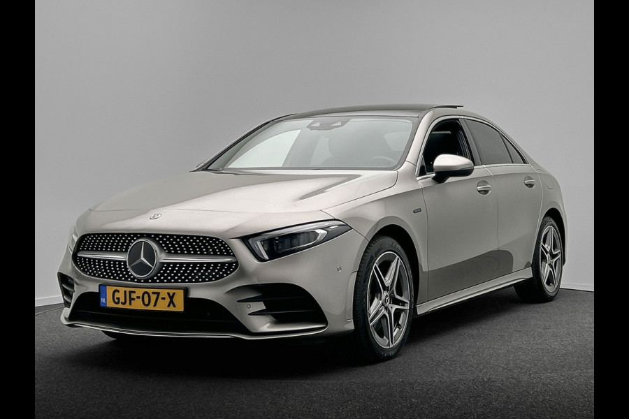 Mercedes-Benz A-Klasse 250 e AMG | Widescreen | Carplay Adaptive-cruise Panoramadak Stoelverwarming Camera Sfeerverlichting