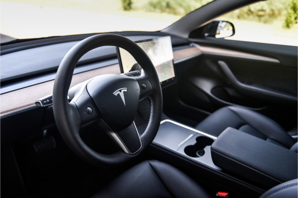 Tesla Model 3 Standard RWD Plus 60 kWh ** Autopilot **