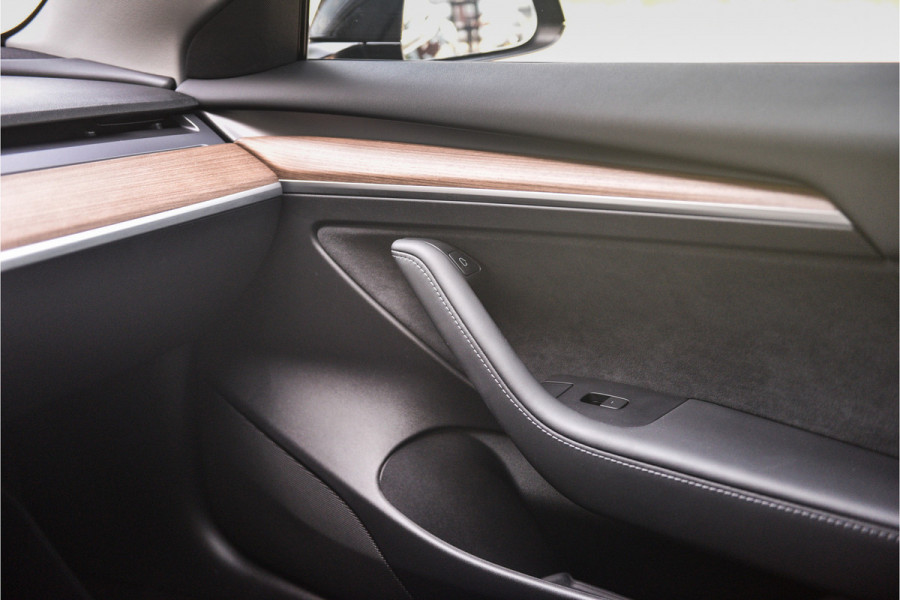 Tesla Model 3 Standard RWD Plus 60 kWh ** Autopilot **